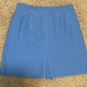 IZOD x-tra dry Golf Skort blue w/ white stitch trim 1 side pocket slimming style